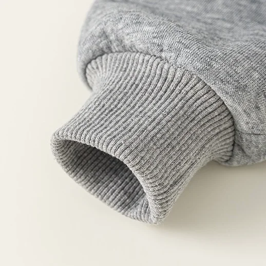 Костюм для девочки с кружевным бантом серый